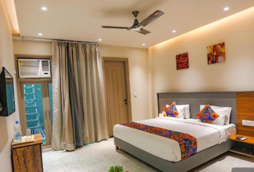 Hotel Global Corporate Noida