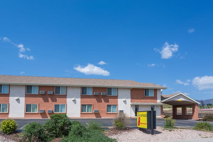 Super 8 by Wyndham Colorado Springs/Chestnut Street