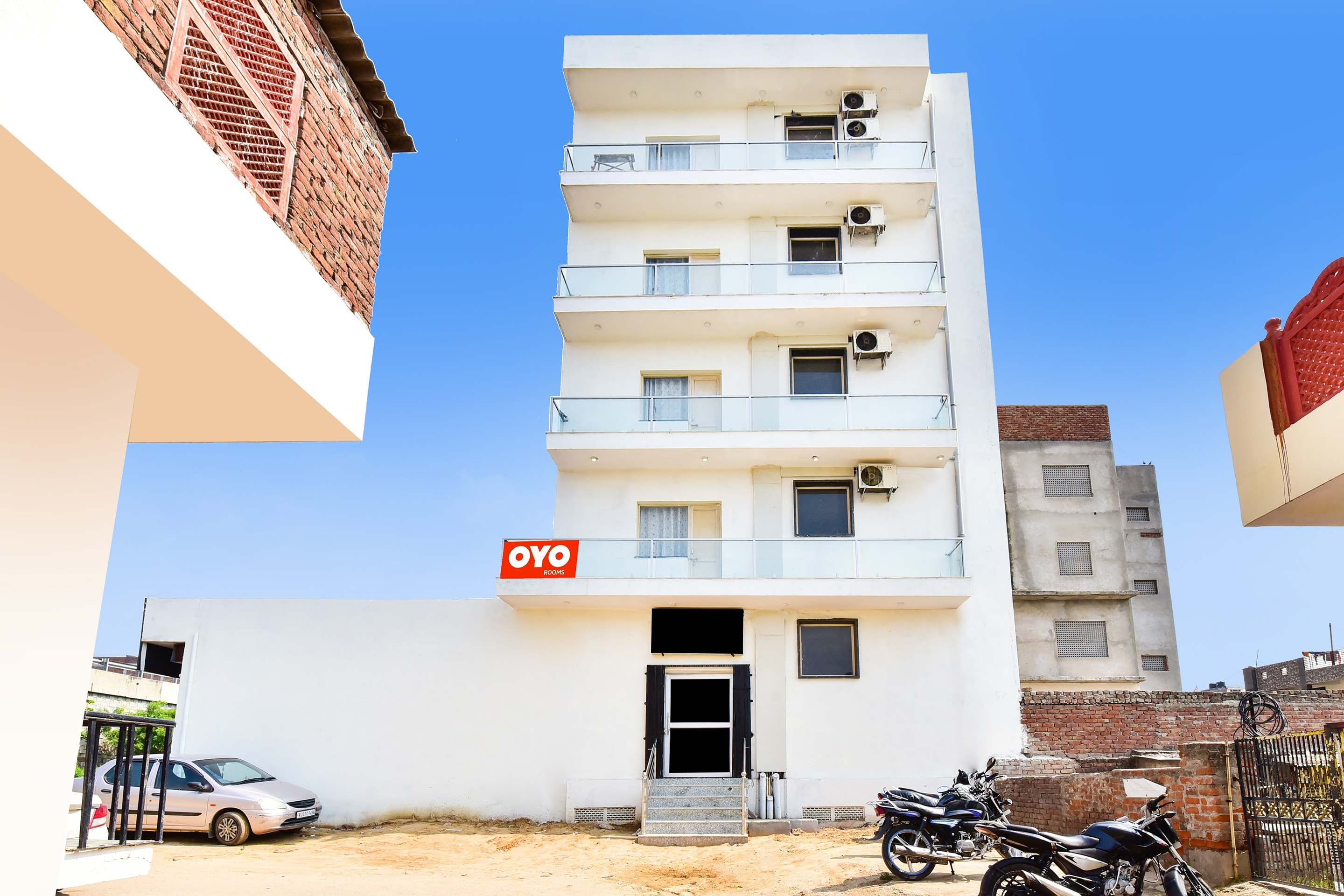 OYO 91763 Hotel Midiyan Palace