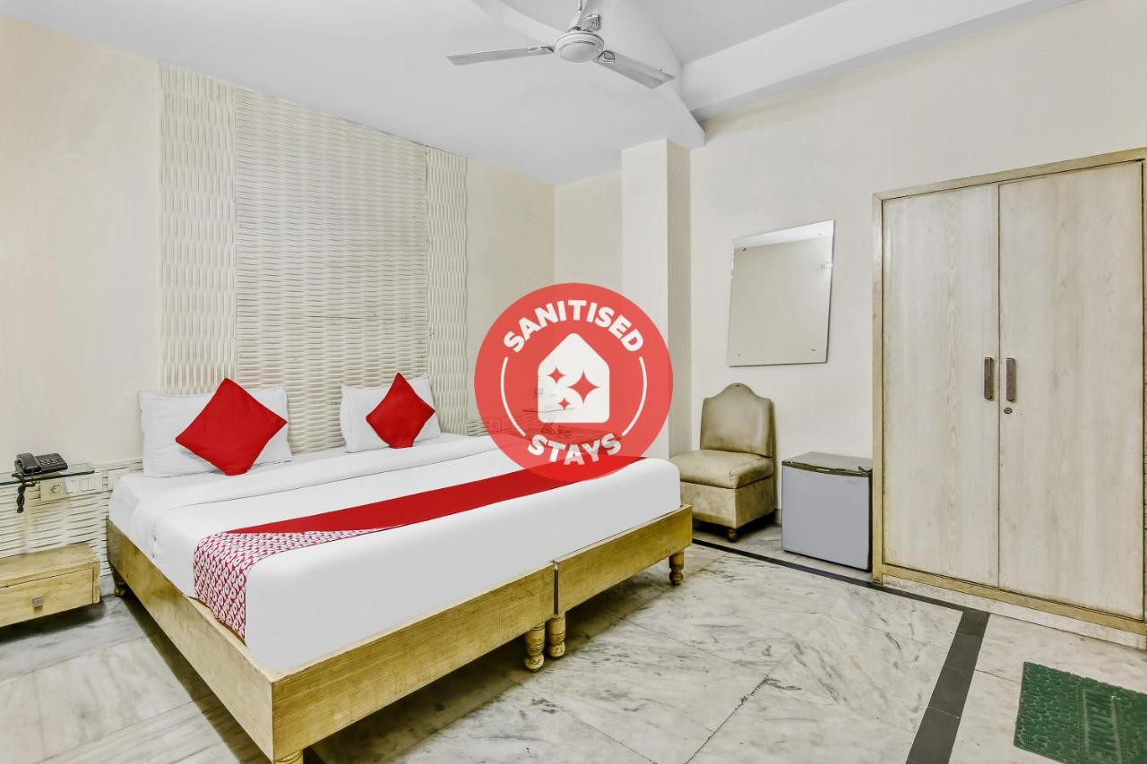 OYO 86525 Hotel Crown Continental