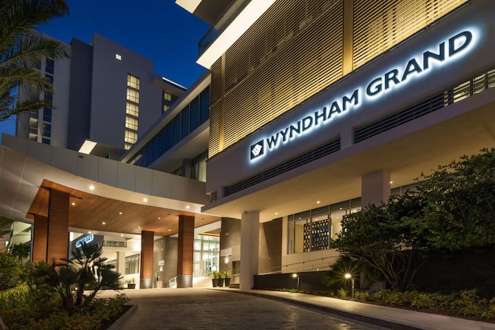 Wyndham Grand Clearwater Beach