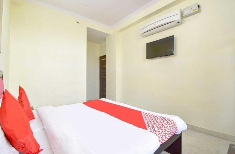 Collection O 62201 Hotel Glory Stay