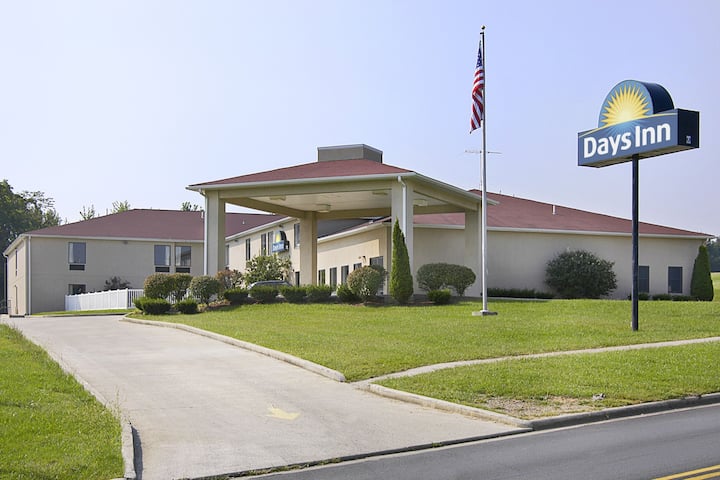 Days Inn by Wyndham Hillsboro