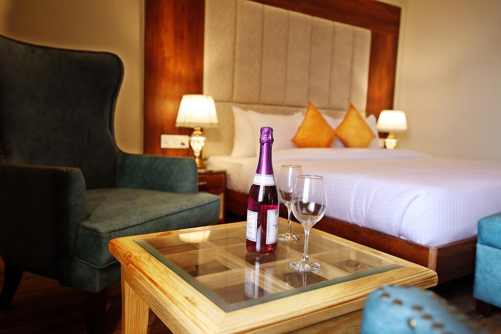 The Amparo - By Pearl Adventure