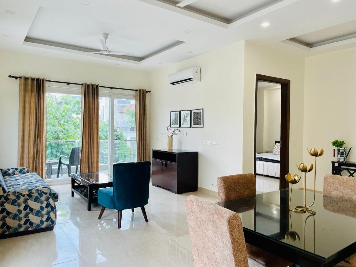 BluO 1BHK - DLF CyberCity, MG Road - Balcony, Lift