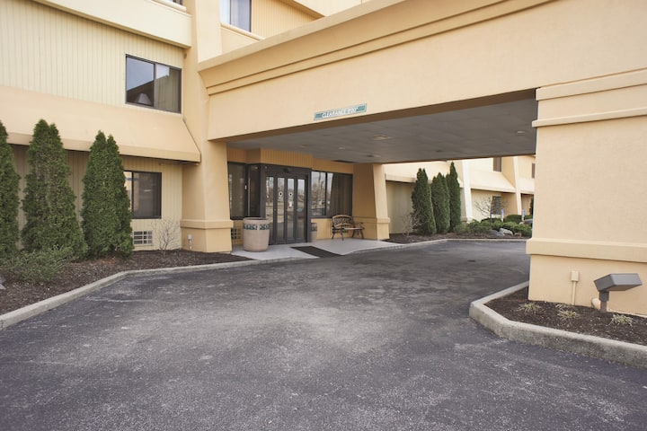 La Quinta Inn and Suites by Wyndham Cincinnati North