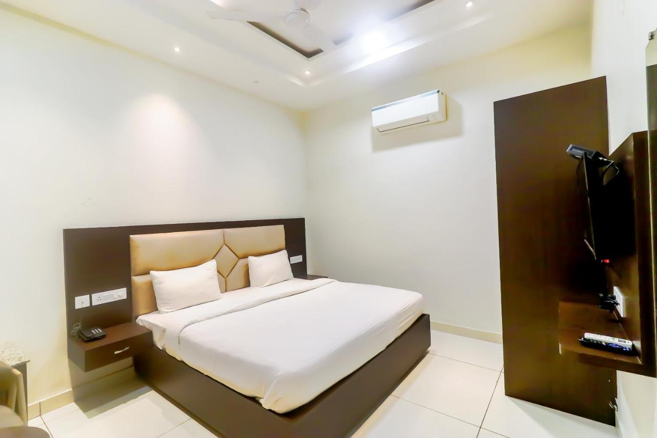 FabHotel Nido Residency