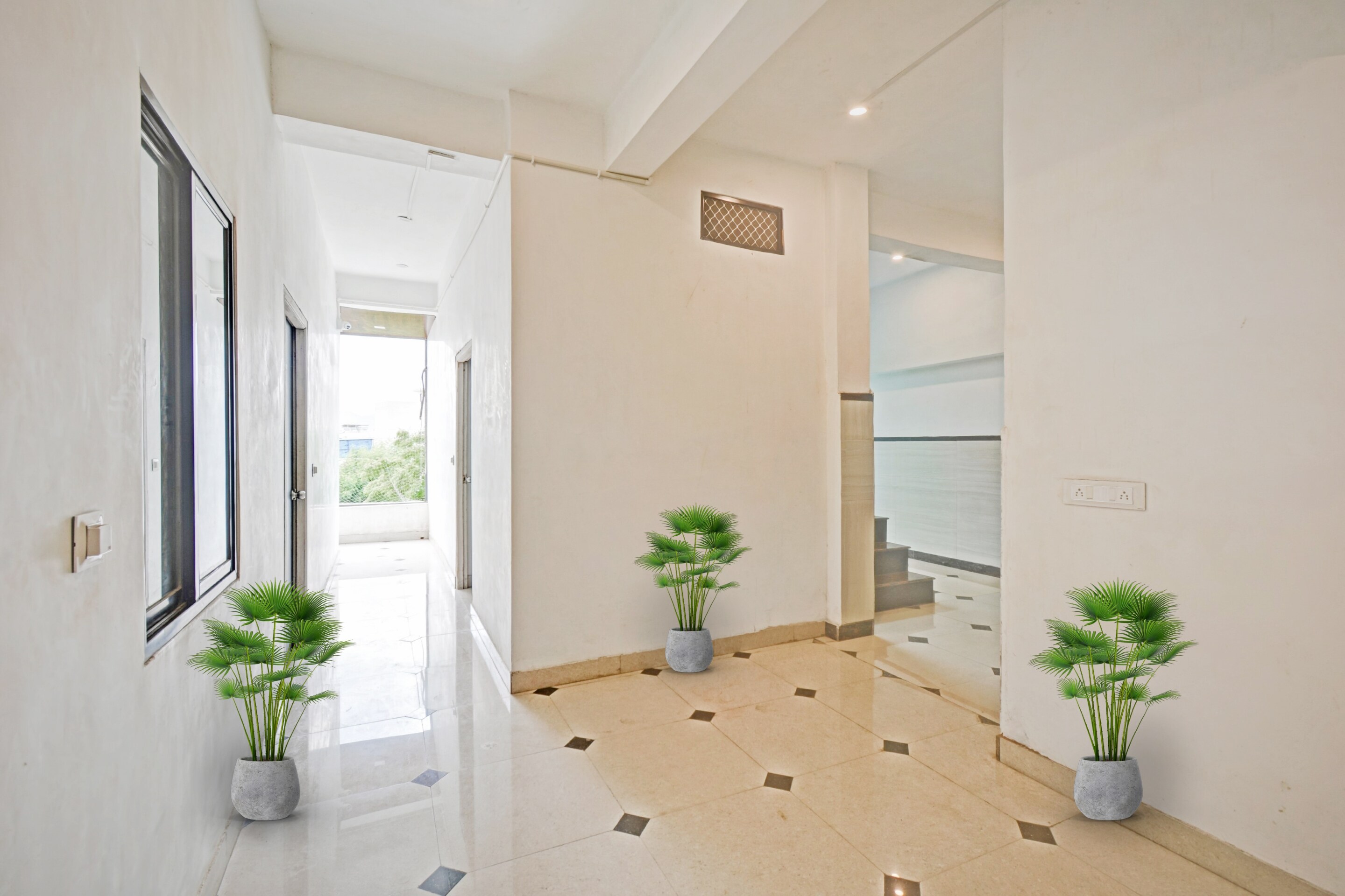 OYO Flagship 93444 Hotel Padharo Saa