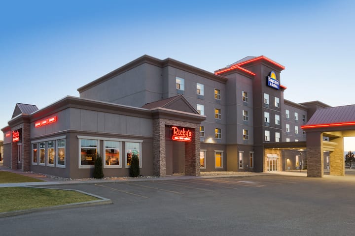 Days Inn & Suites by Wyndham Edmonton Airport