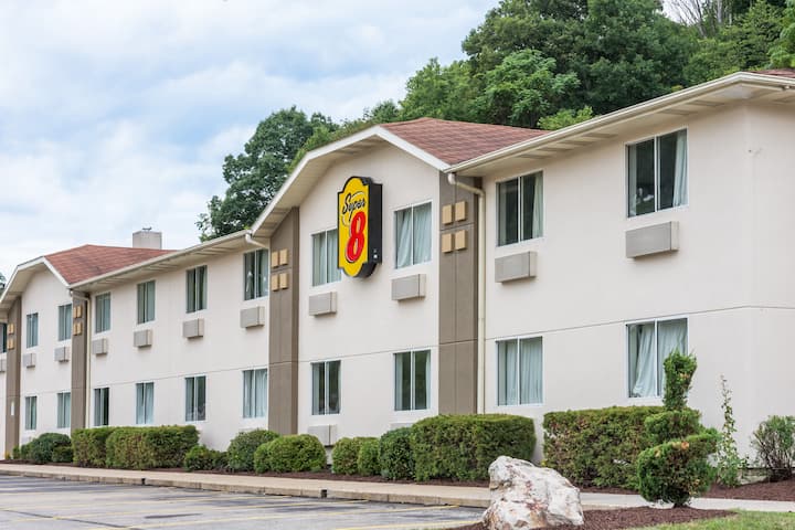 Super 8 by Wyndham Pittsburgh/Monroeville