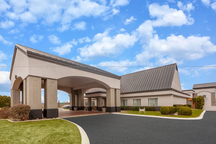 Days Inn by Wyndham Austintown