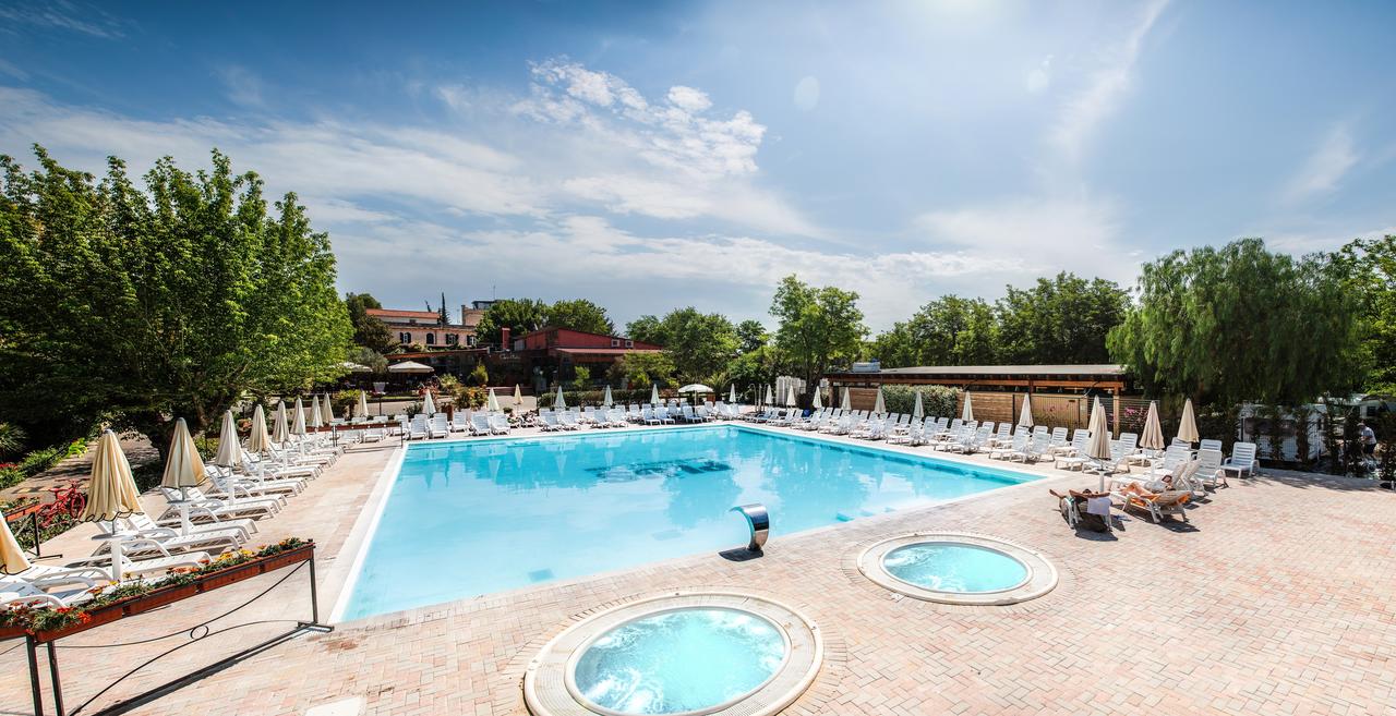 hu Roma camping in town