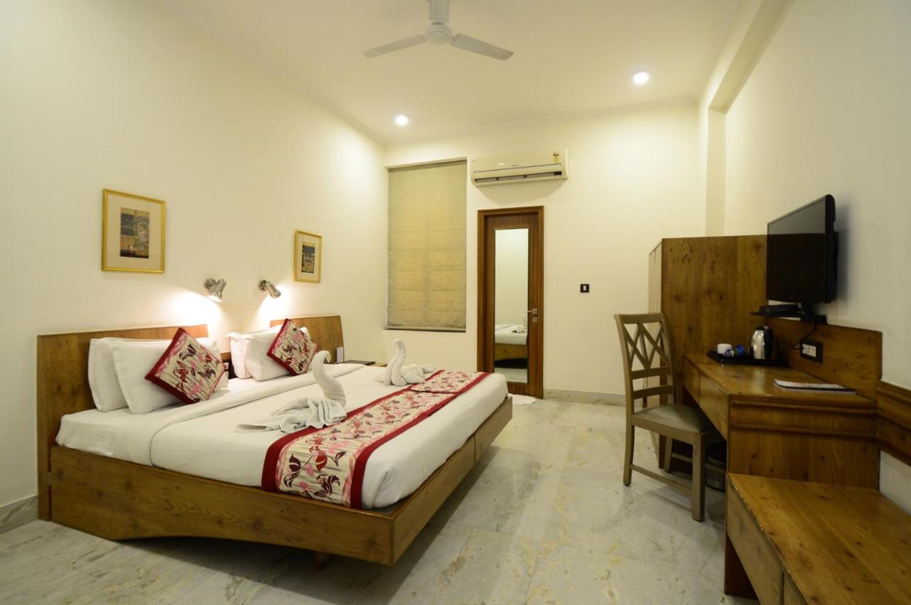 Hotel Yulia- Le Amour Inn