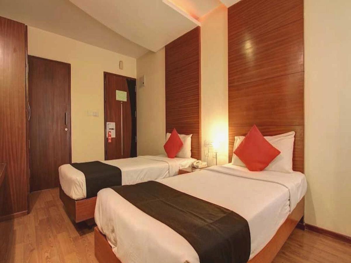 POP 89248 Hotel Airport Golden