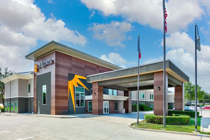 La Quinta Inn & Suites by Wyndham Dallas - Las Colinas