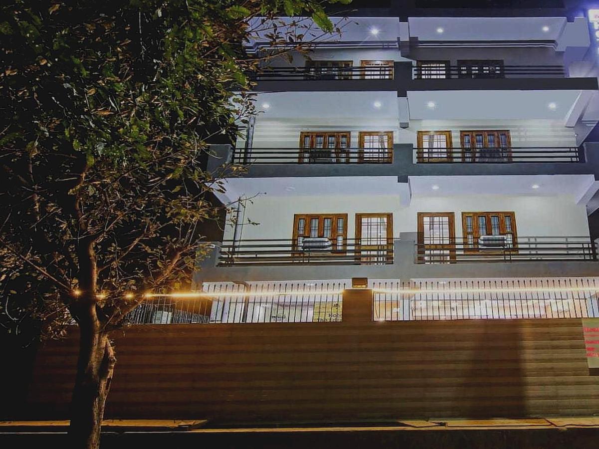 OYO 701269 Royal View