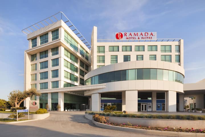 Ramada Hotel & Suites by Wyndham Izmir Kemalpasa