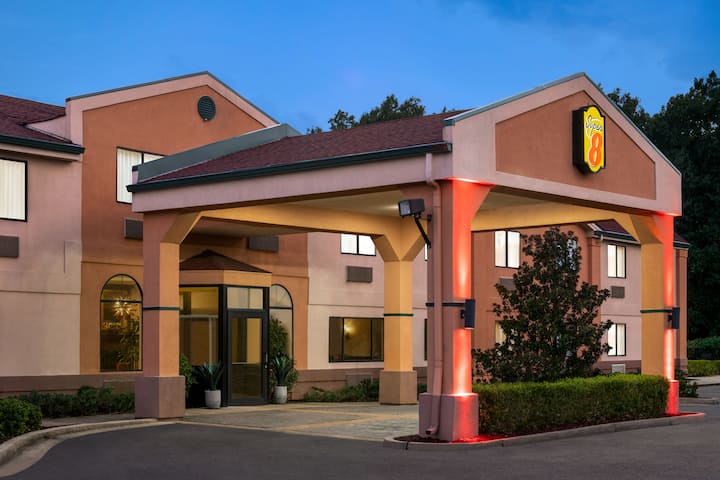 Super 8 by Wyndham Clinton