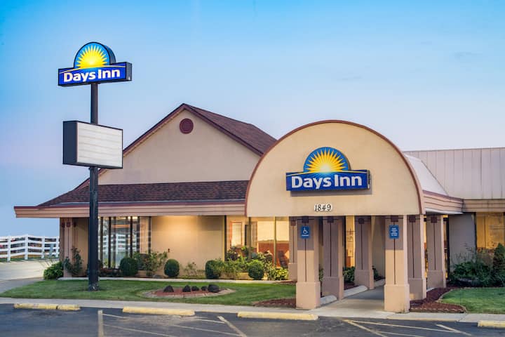 Days Inn by Wyndham Grove City Columbus South