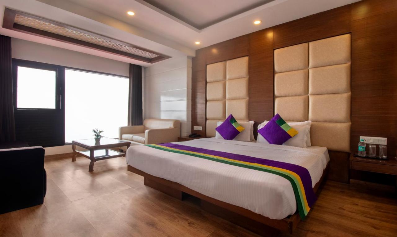 Treebo Premium Queen Of Hills Near Mall Road