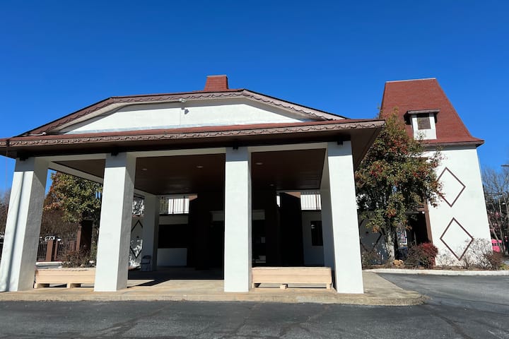 Days Inn by Wyndham Helen