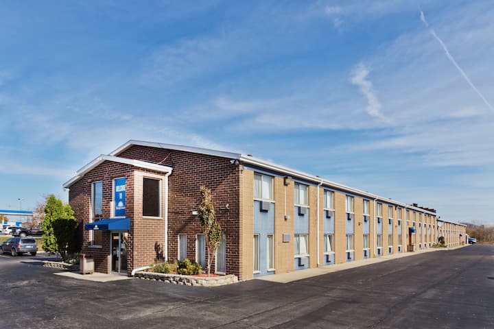 Days Inn by Wyndham Rockford I-90 Casino District