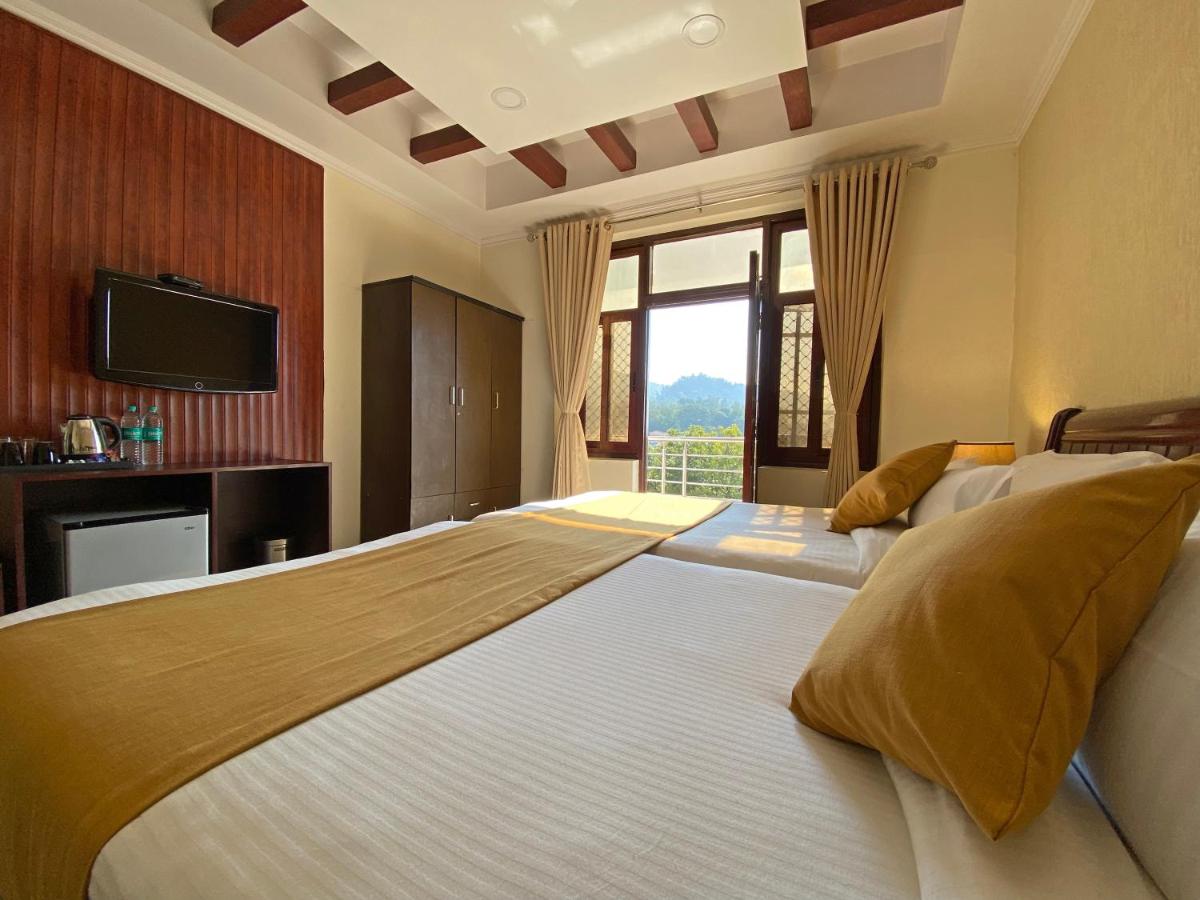 Hotel Nirvana Palace