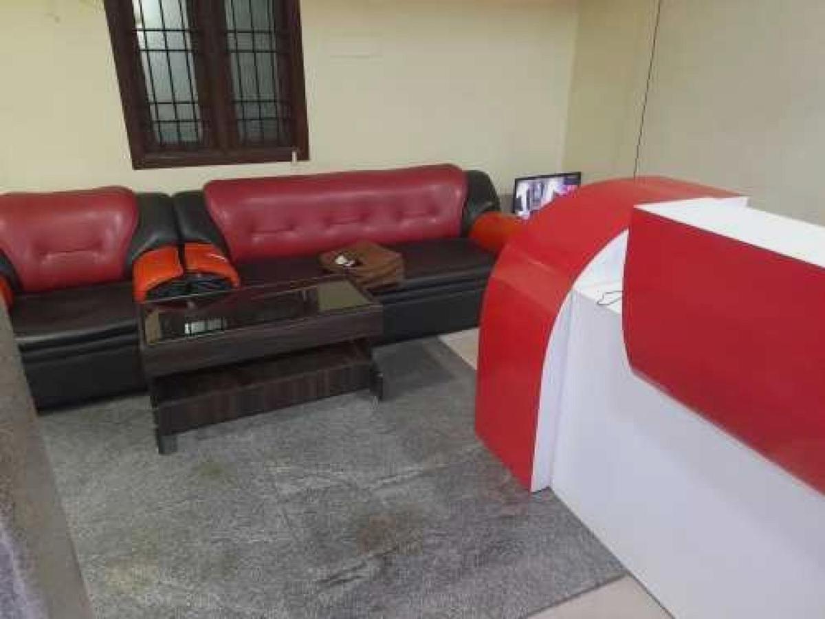 OYO Flagship 702469 Prince Park 2