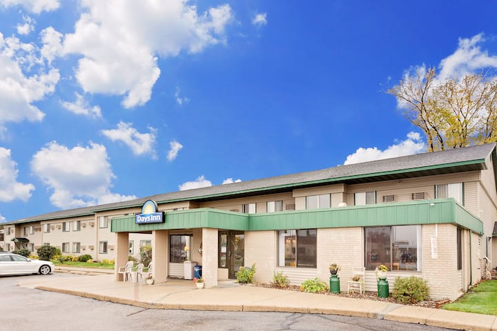 Days Inn by Wyndham Winona