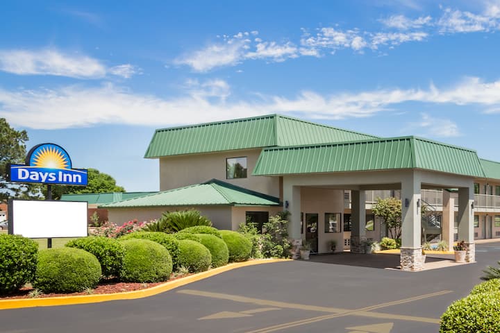 Days Inn by Wyndham Blakely