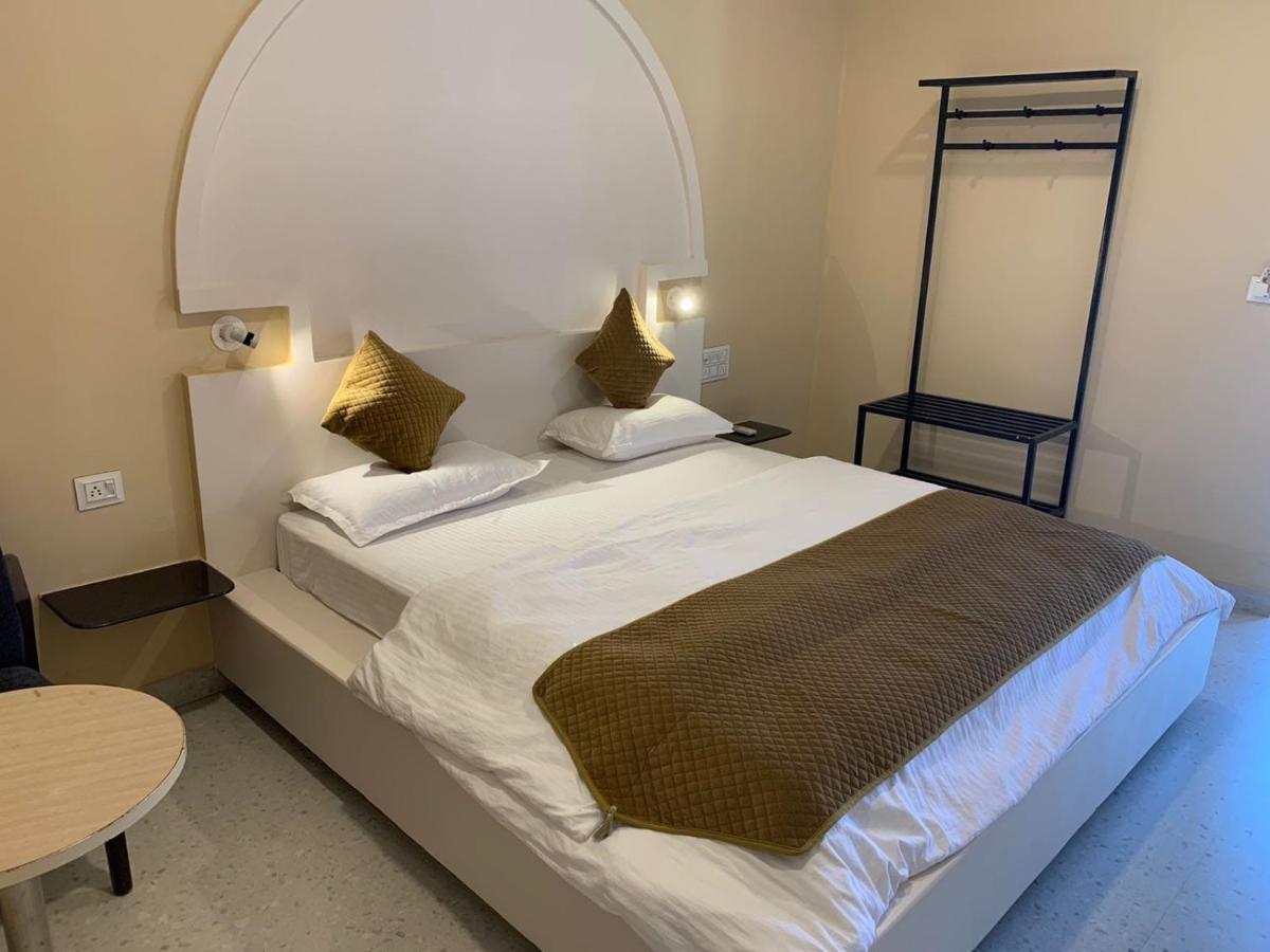 OYO Flagship 806324 Kresort