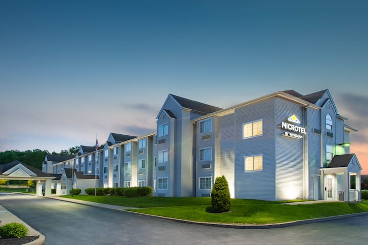 Microtel Inn & Suites by Wyndham Pittsburgh Airport