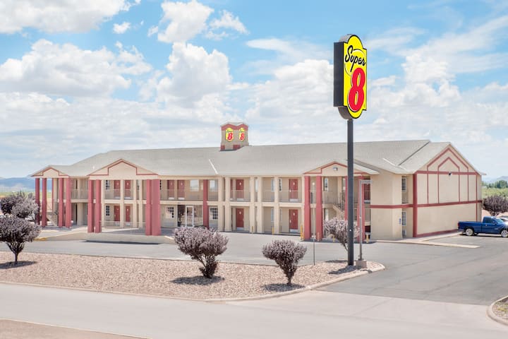 Super 8 by Wyndham Van Horn