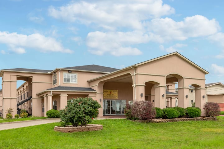 Super 8 by Wyndham Greenville