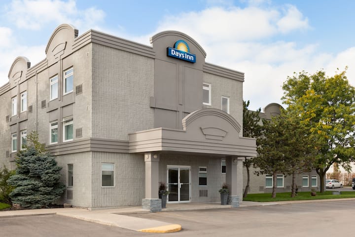 Days Inn by Wyndham Toronto West Mississauga
