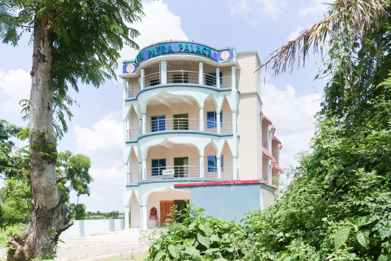 SPOT ON 61585 Patra Palace