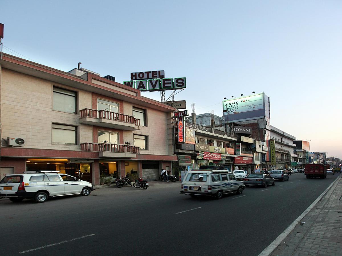 Hotel Waves , Delhi Airport 
