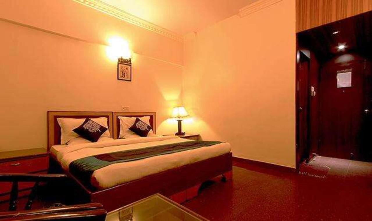 FabHotel Spiro Grand