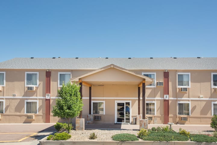 Super 8 by Wyndham Limon