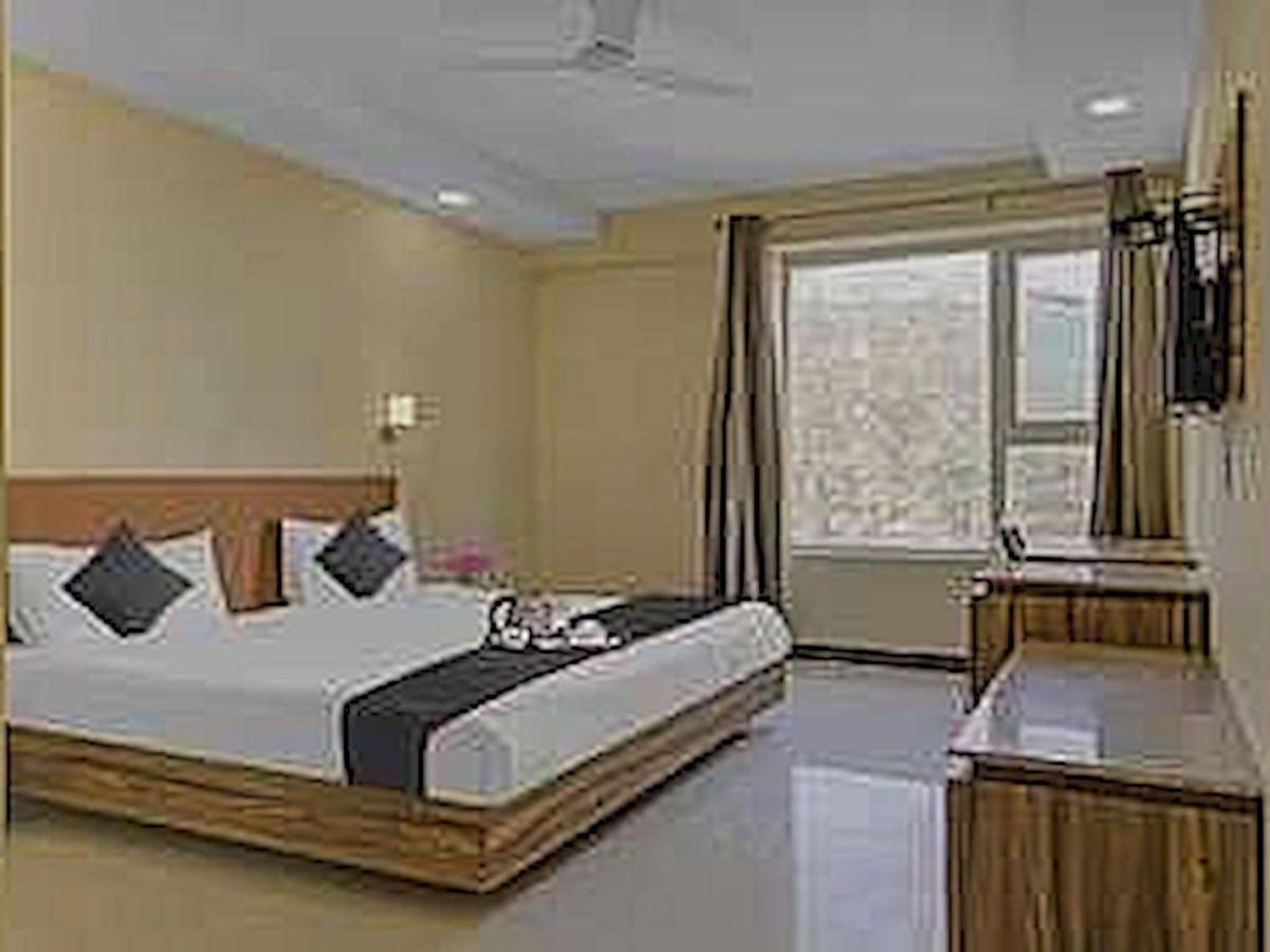 Collection O 80489 Hotel Moonlight