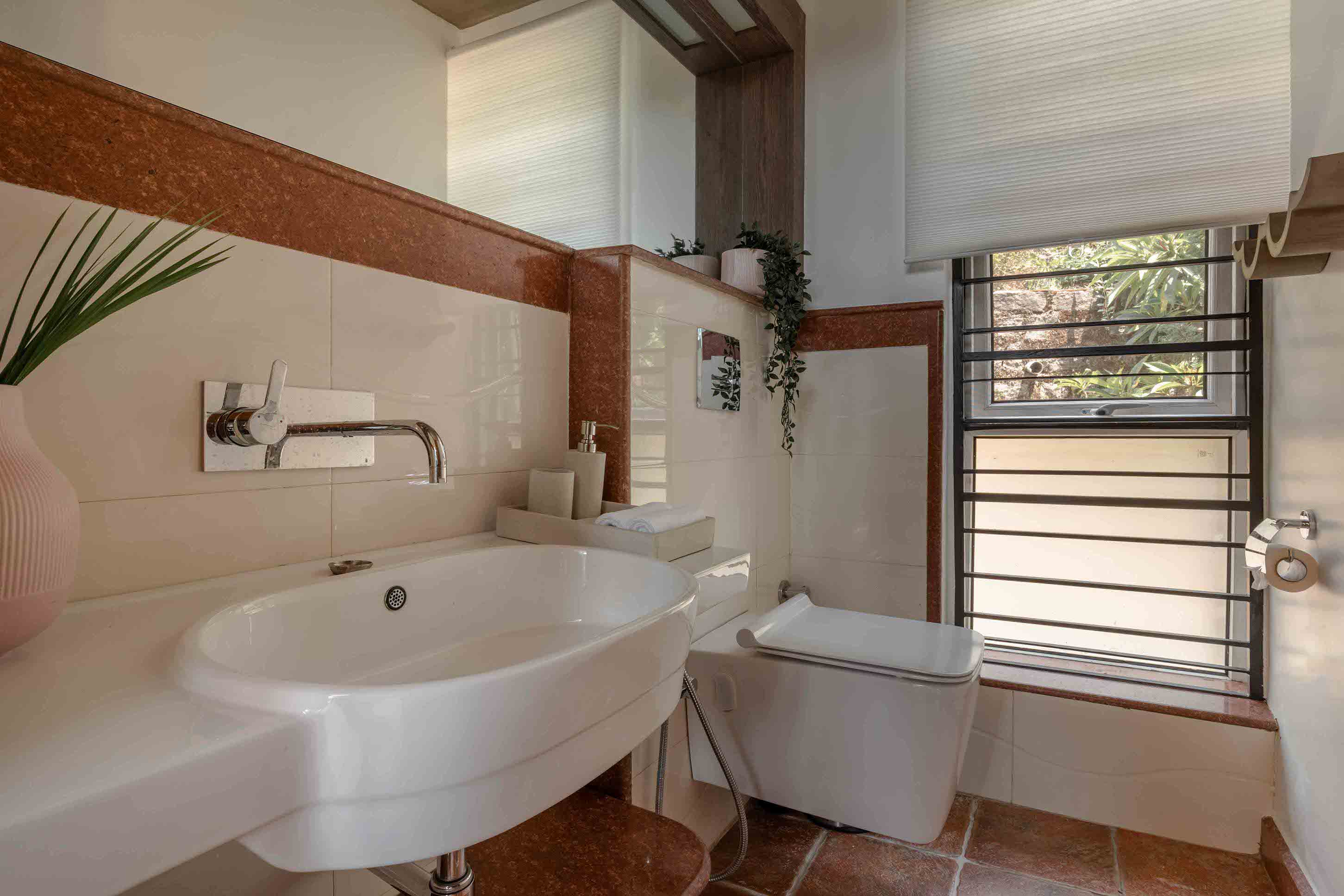 LohonoStays Whispering Waters