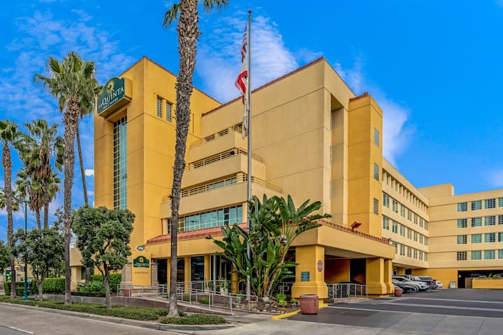 La Quinta Inn & Suites by Wyndham Anaheim