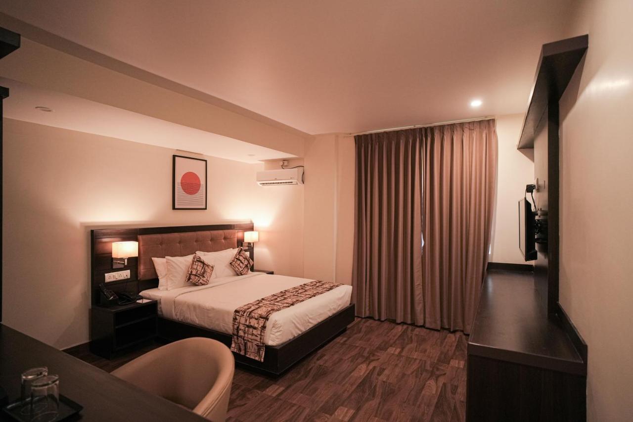 Vera by Bisque Hebbal