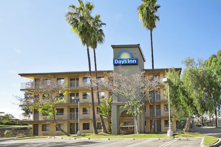 Days Inn by Wyndham Buena Park