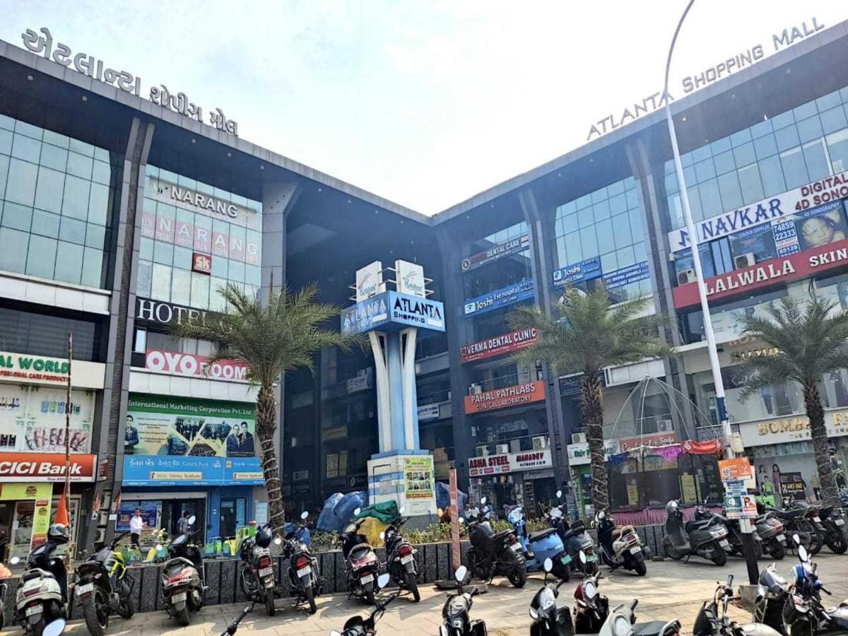 OYO 80576C Hotel Nova Rooms