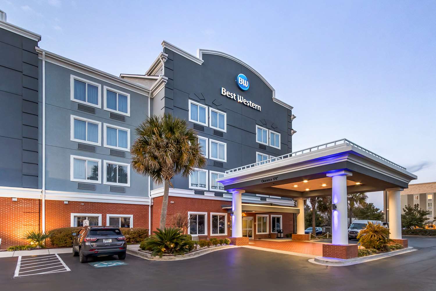 Best Western Airport Inn  Suites
