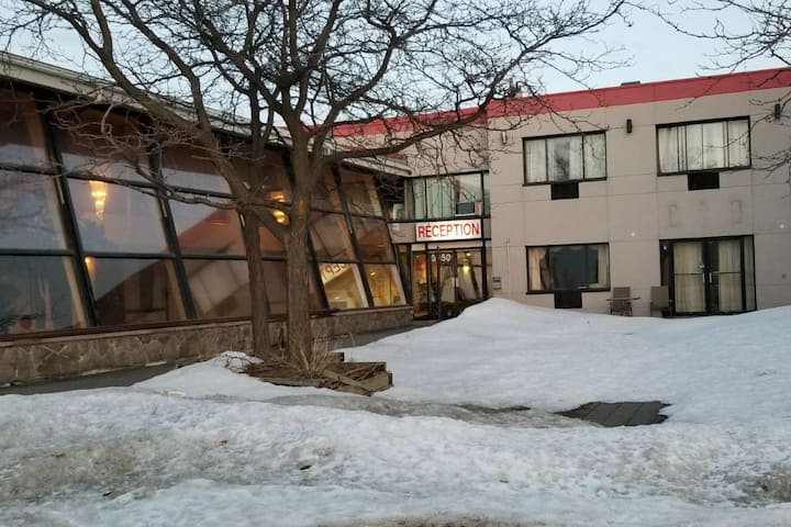 Baymont by Wyndham Montreal Airport