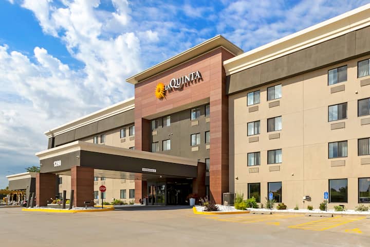 La Quinta Inn & Suites by Wyndham Des Moines West Clive