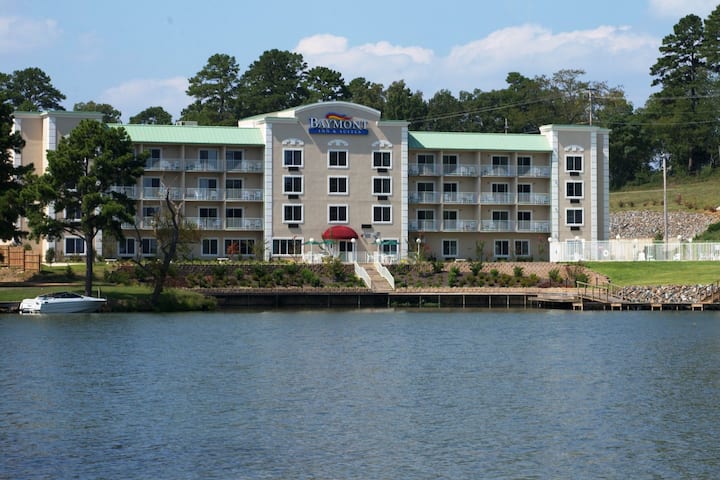 Baymont by Wyndham Hot Springs On the Lake