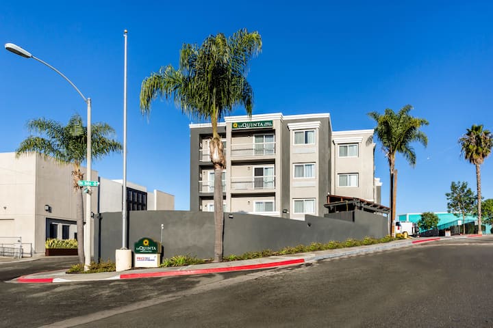 La Quinta Inn & Suites by Wyndham San Diego Mission Bay